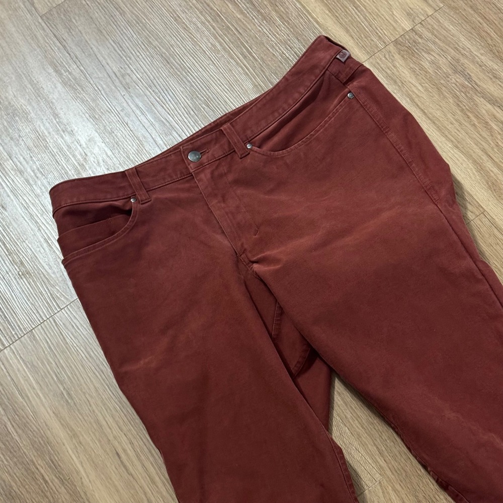 Lululemon ABC Pant Slim Warpstreme Rust Red Mens 33 x 32 Five Pocket Pants